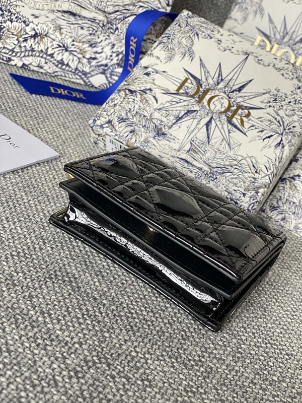 ディオール財布全体デザイン